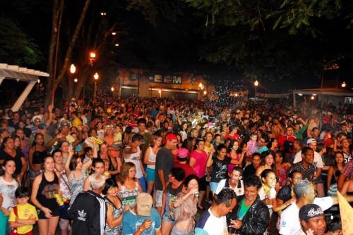 https://www.jornalacomarca.com.br/wp-content/uploads/2015/01/Carnaval-avare-2014-e1422450868392.jpg