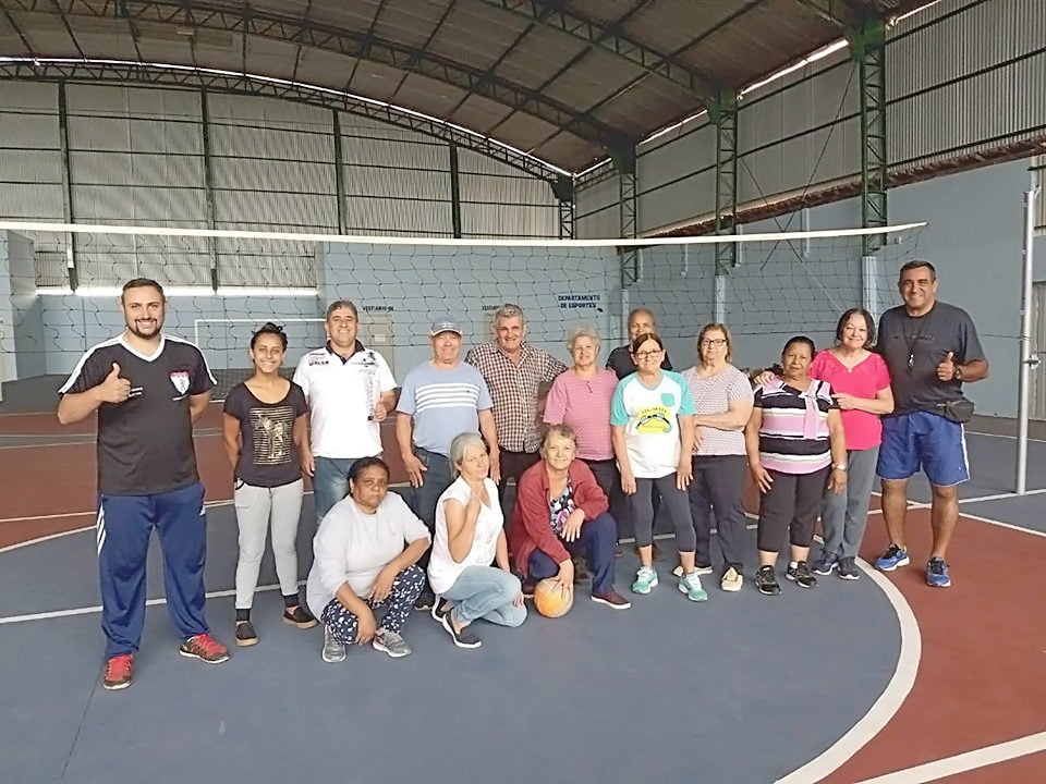 Prefeitura de Cerqueira César inicia projeto de vôlei adaptado com a melhor idade