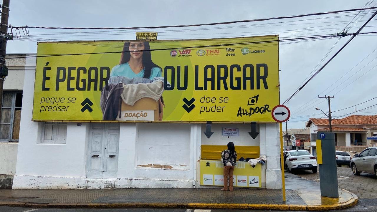 Comerciante denuncia donos de brechós por levarem roupas do Alldoor Solidário