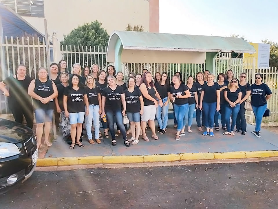 Professores podem entrar em greve caso não sejam atendidos pelo Executivo