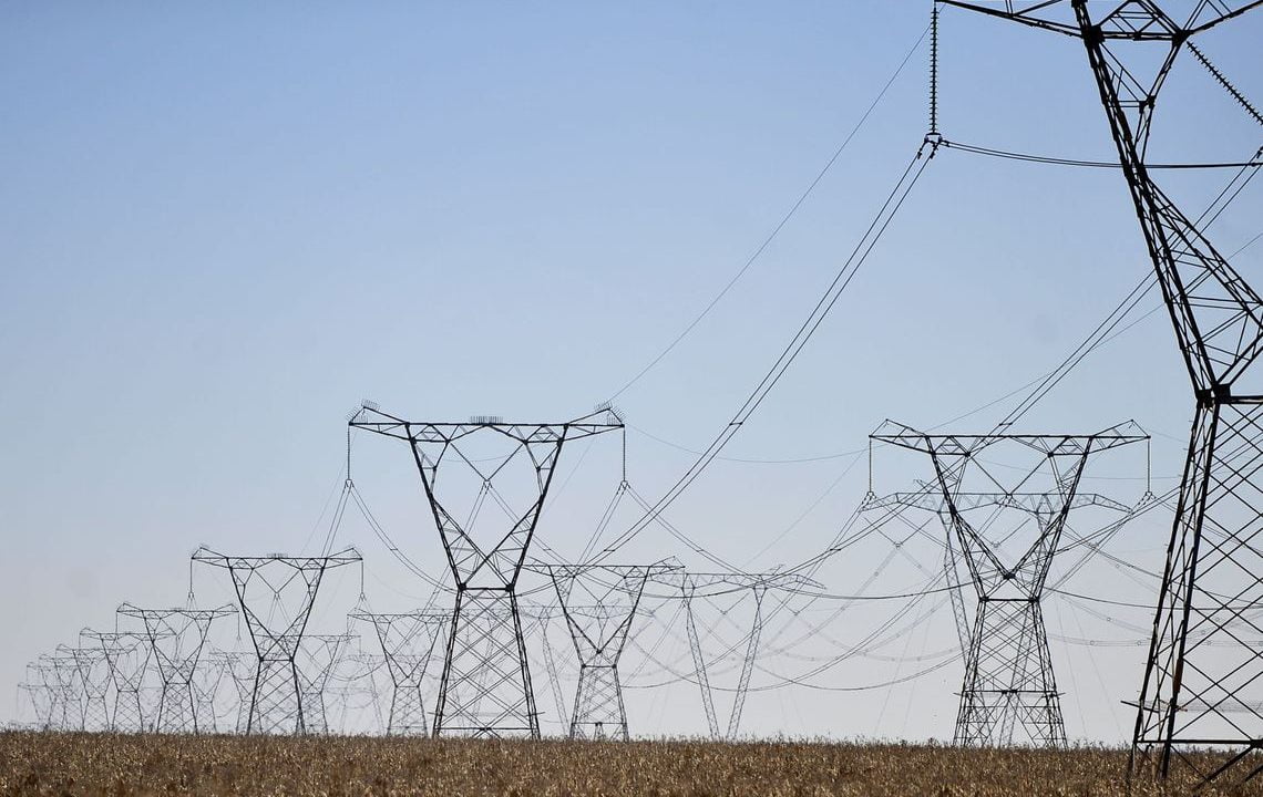 Aneel suspende cortes de energia elétrica por três meses