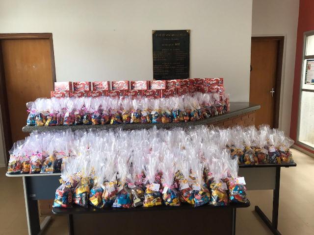 Jovens da Fundação CASA de Cerqueira César ganham bombons doados pela OAB de Avaré