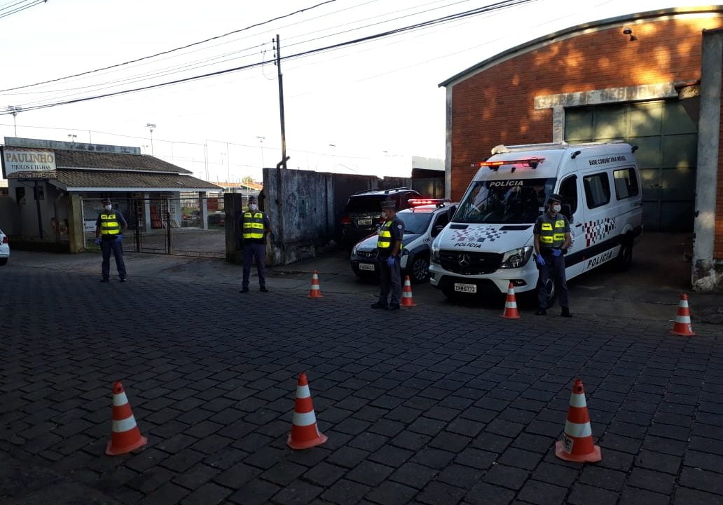 Polícia Militar começou a realizar barreiras de orientação sobre o isolamento social