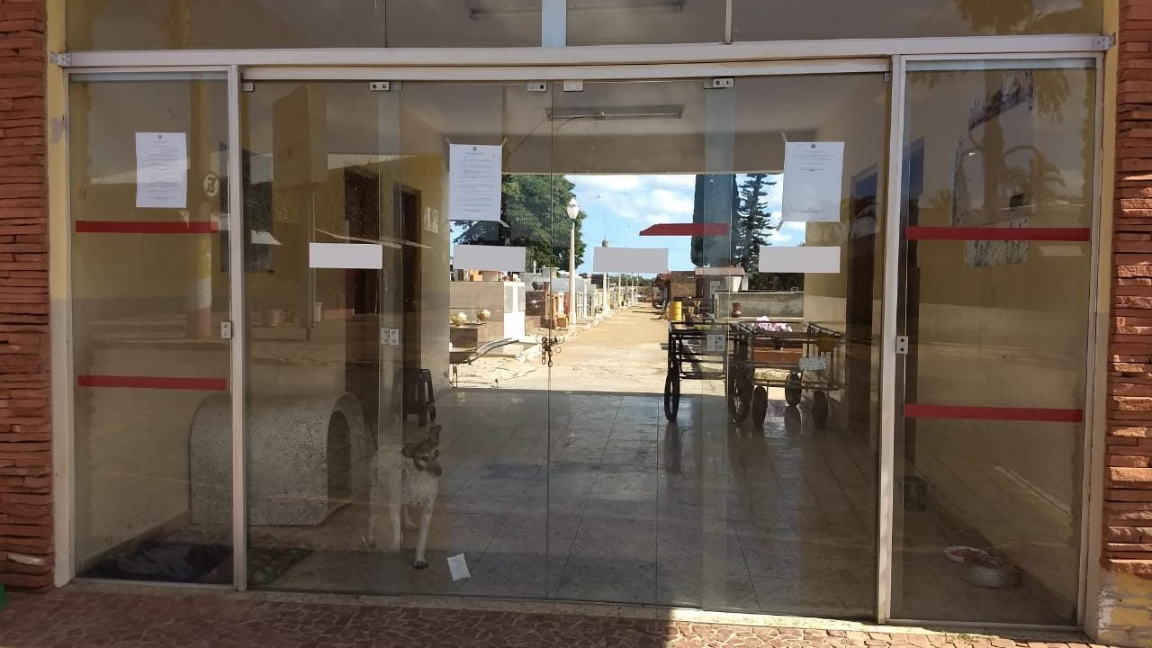 Sem comunicar com antecedência, prefeitura fecha o cemitério no final de semana