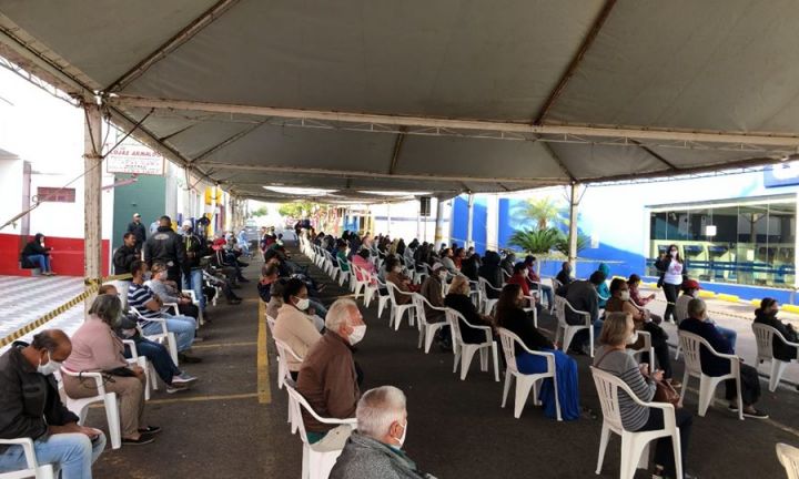 Agências da Caixa abrem neste sábado; alerta para possibilidade de filas e contágio