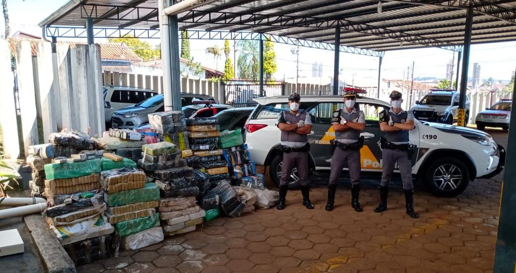 Carga de tecido sintético escondia quase 4 toneladas de maconha
