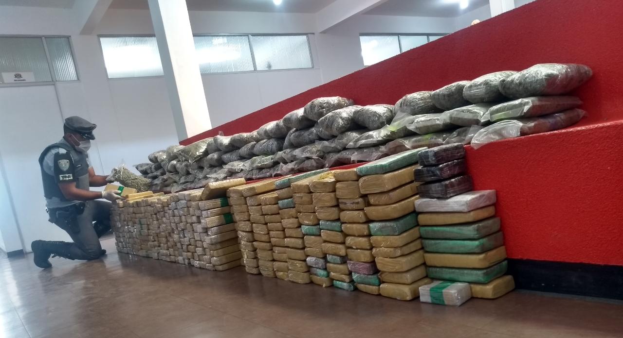 Mulher transportava mais de 330 quilos de maconha e skunk