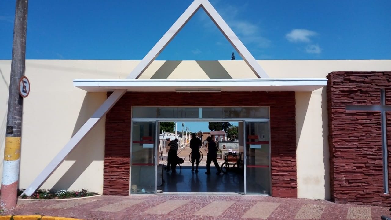 Cemitério abre para visitação pública no Finados