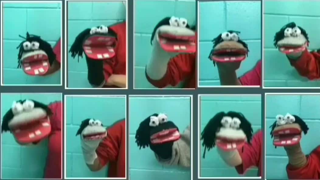 Adolescentes da Fundação CASA Cerqueira César criam coral Natalino com fantoches de meias