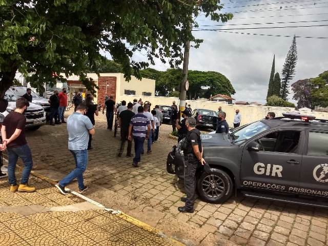Agente penitenciário é sepultado com homenagens em Avaré