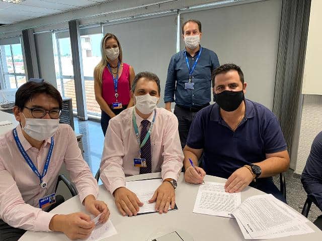 Jô Silvestre assina convênio para recapeamento de ruas do Bairro Camargo