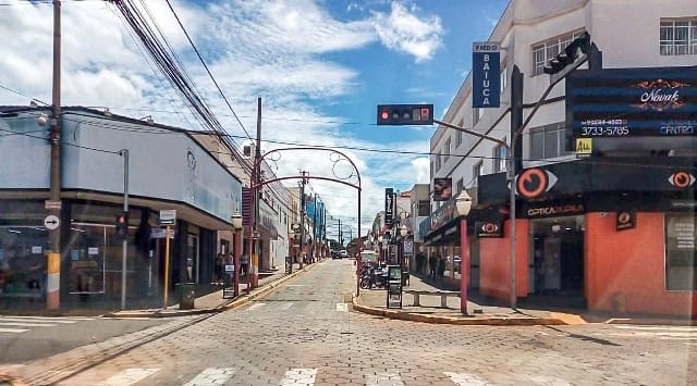 Prefeito revoga decreto e dá ponto facultativo ao funcionalismo no Carnaval