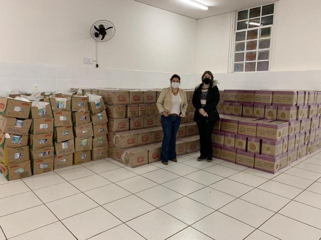 Campanha Adote Uma Família arrecada aproximadamente 750 cestas básicas