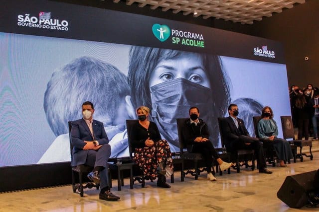 Governo de SP anuncia auxílio de R$ 300 a parentes de vítimas da COVID-19