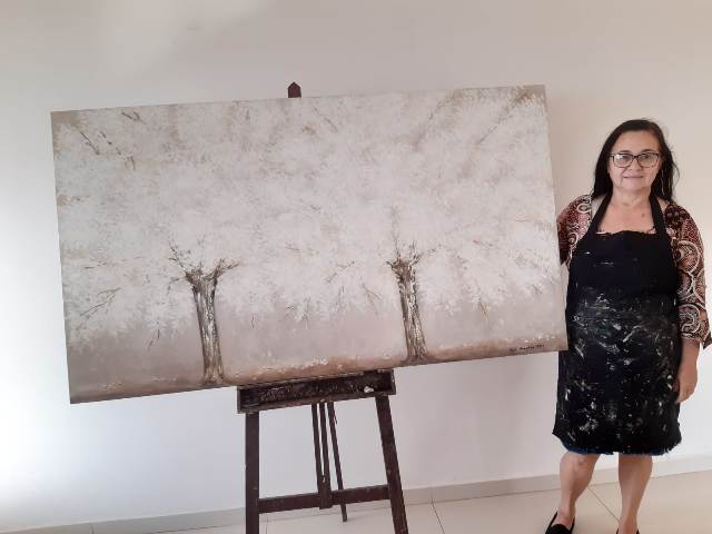 Artista plástica finaliza quadros sobre Avaré que serão exportados para os EUA