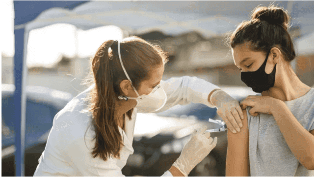 Jovens de 12 a 15 anos com comorbidades e deficiência são vacinados a partir desta terça, 24, em Avaré