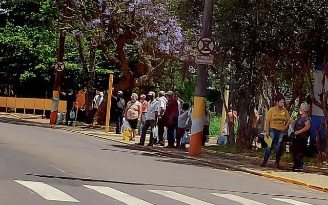 Usuários do transporte urbano estão há mais de 60 dias aguardando cobertura de pontos na Major Rangel