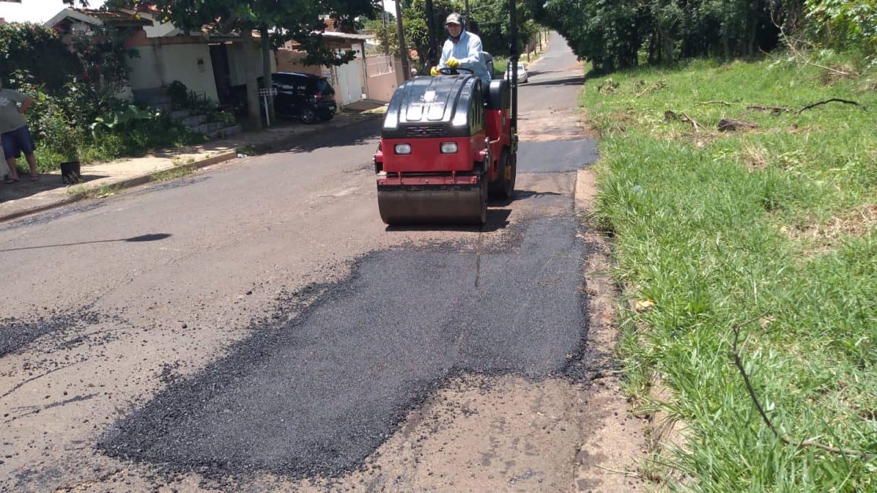 Administração promove manutenção em vias e estradas rurais