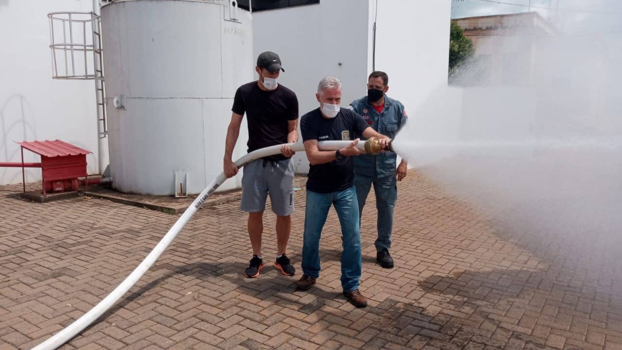 Policiais Civis de Taquarituba passam por treinamento de Brigada de Incêndio
