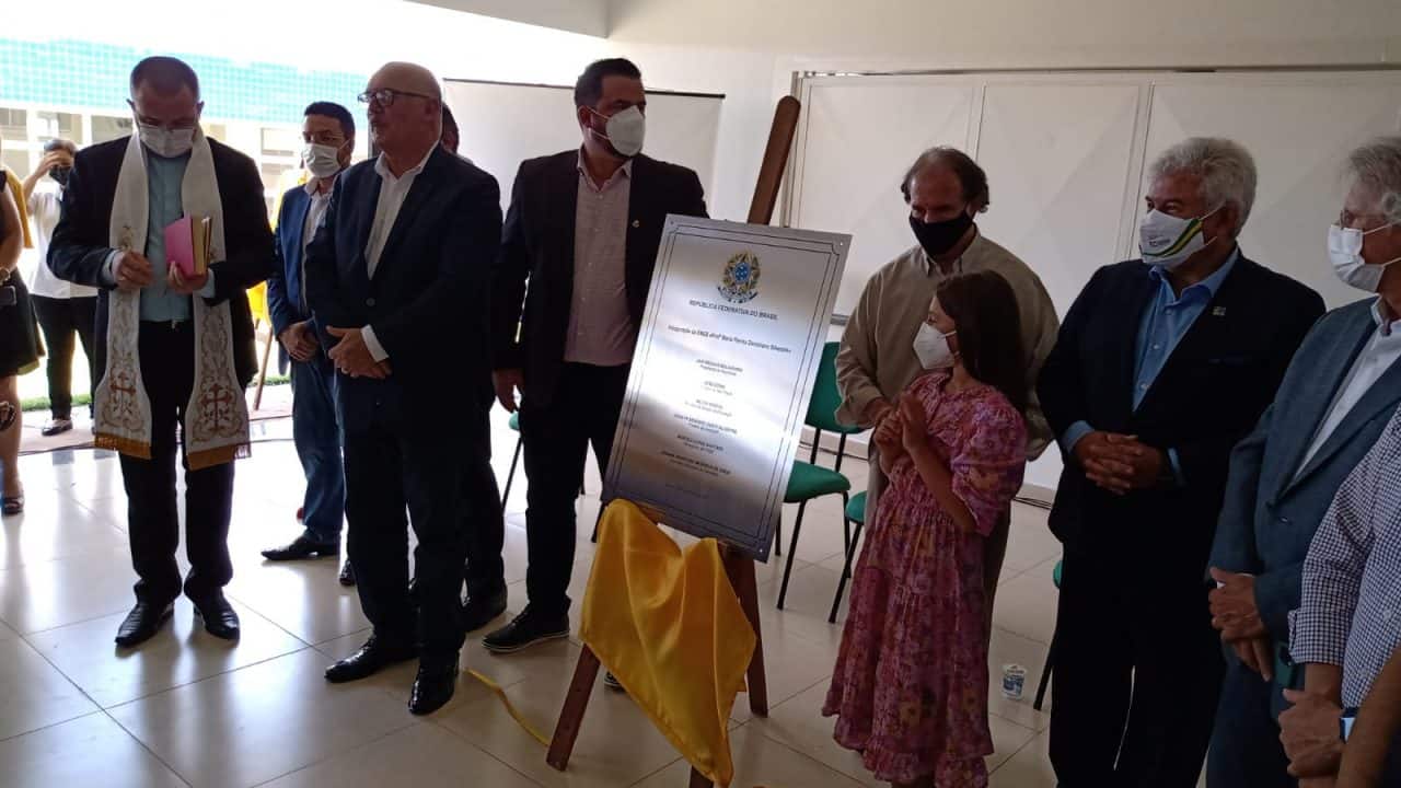 Com presenças de ministros, prefeito Jô Silvestre inaugura nova unidade escolar