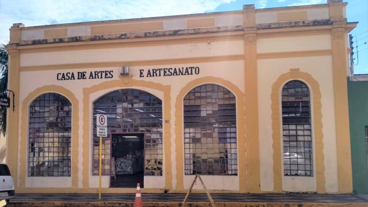 Casa de Artes e Artesanato anuncia retorno dos cursos presenciais