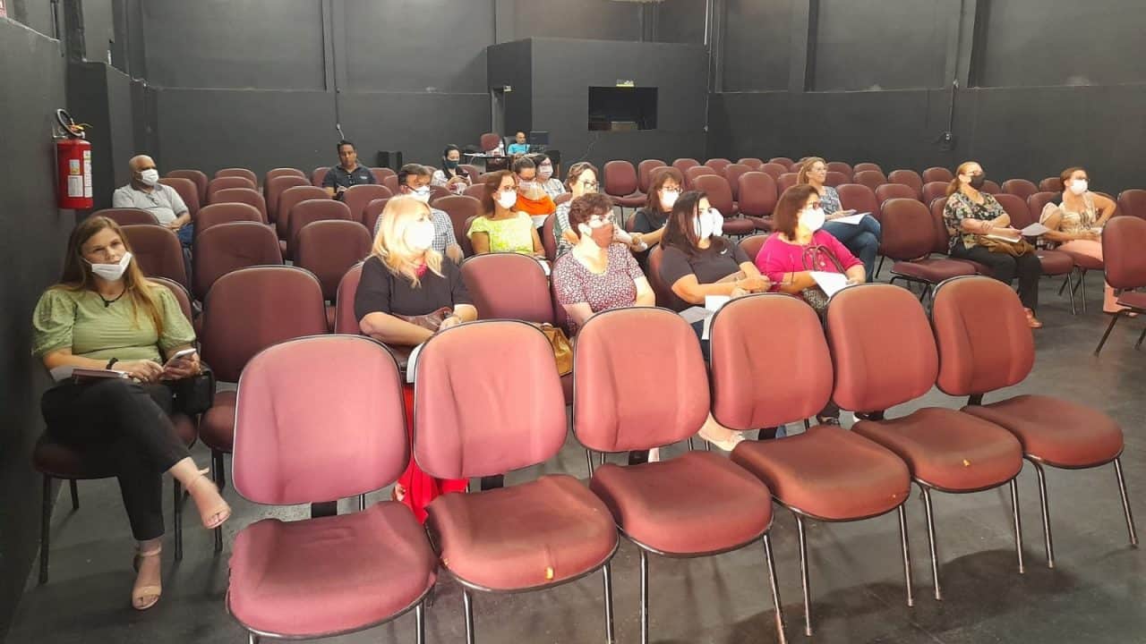 Avaré adere a programa que oferece reforço a estudantes