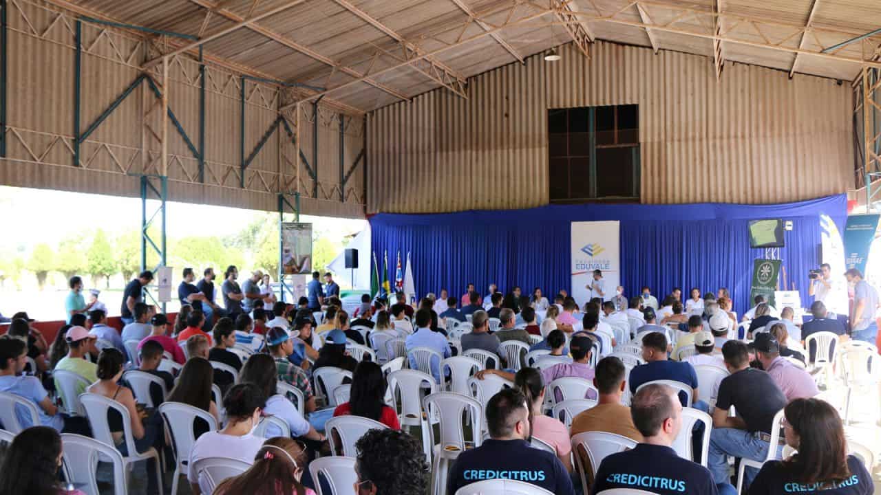 Faculdade Eduvale realiza a 1ª Feira de Apicultores do Estado de SP
