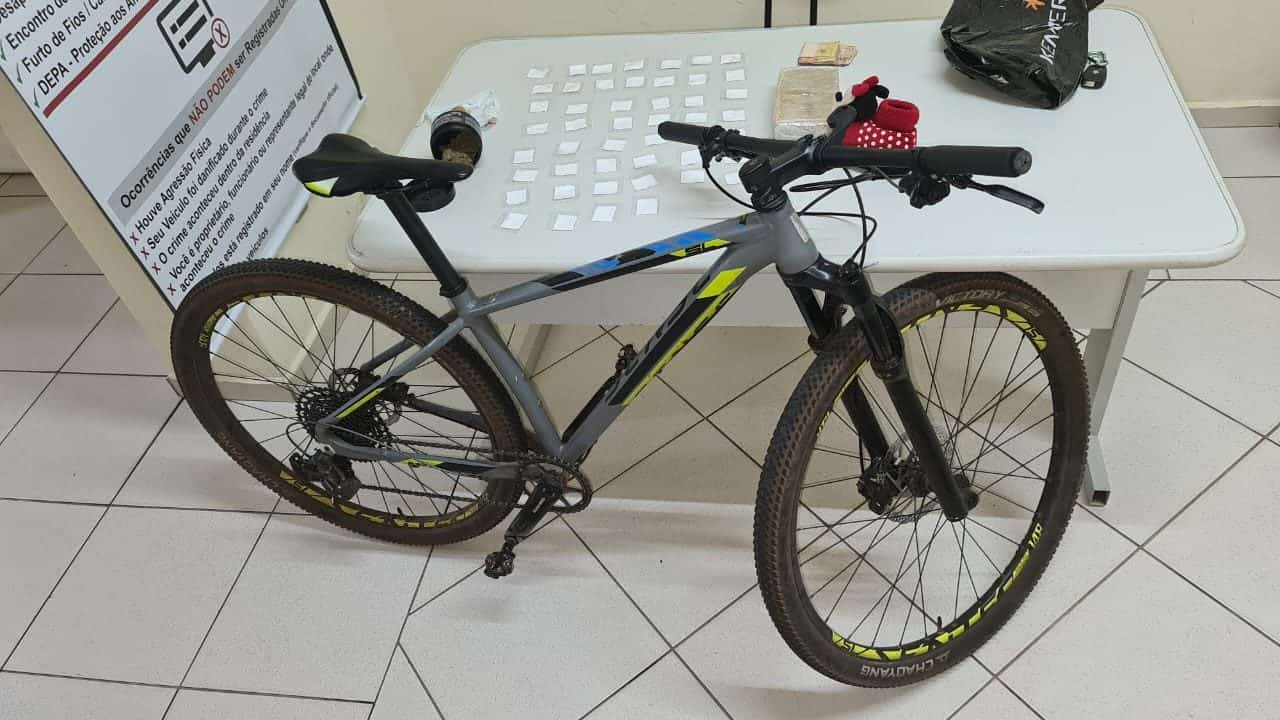 Traficantes são presos com drogas e bicicleta furtada na Vila Esperança e Conjunto Brasil Novo