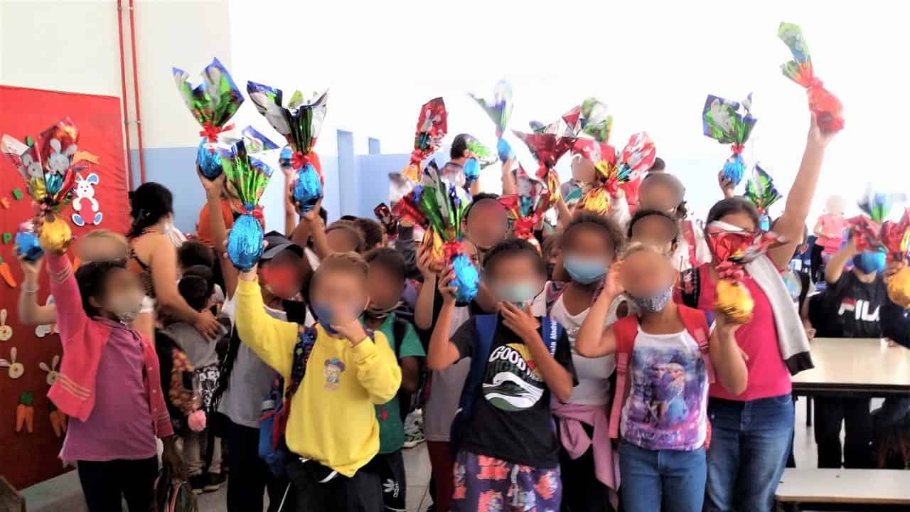 Presídio faz doação de ovos de chocolate em creche de Avaré