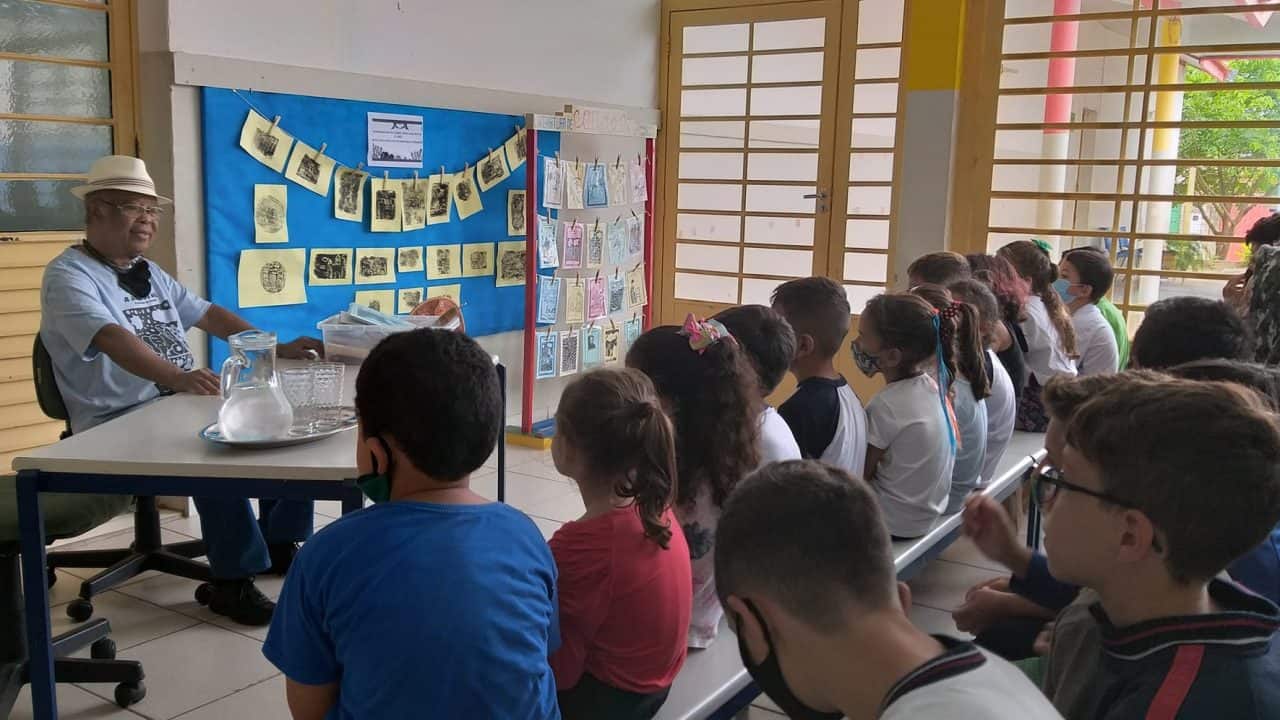 Cordelista Maurício de Barros percorre escolas de Avaré no Projeto “Bate-Papo com o Autor”
