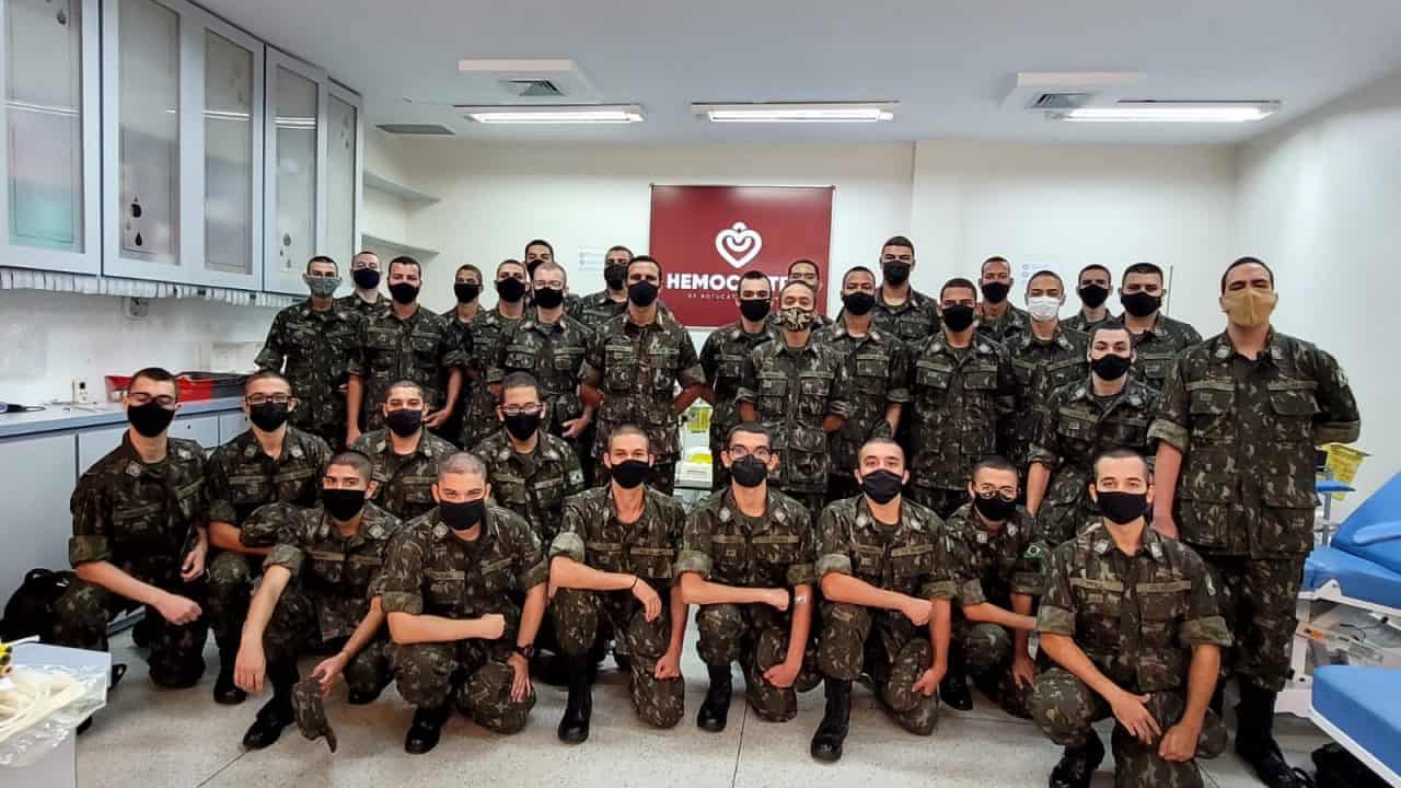 Voluntários do Tiro de Guerra de Avaré realizam doação de sangue