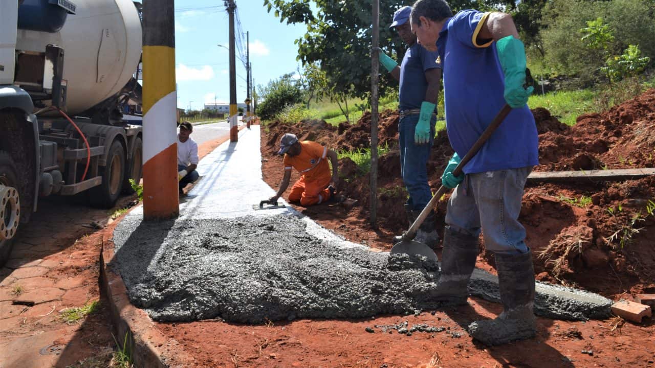 Prefeitura de Avaré implanta calçada na região do Cristo Redentor