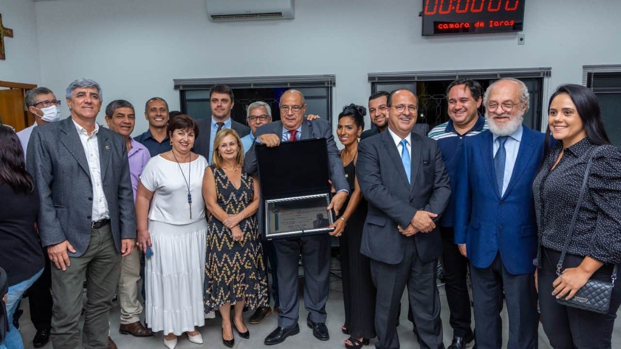 Presidente mantenedor da Eduvale recebe o título de Cidadão Iarense