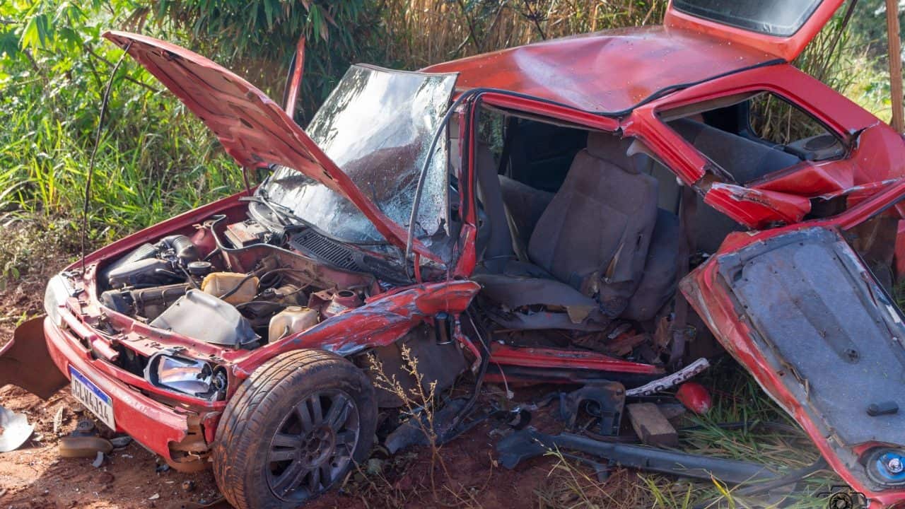 Motorista fica ferido após colisão frontal em Águas de Santa Bárbara