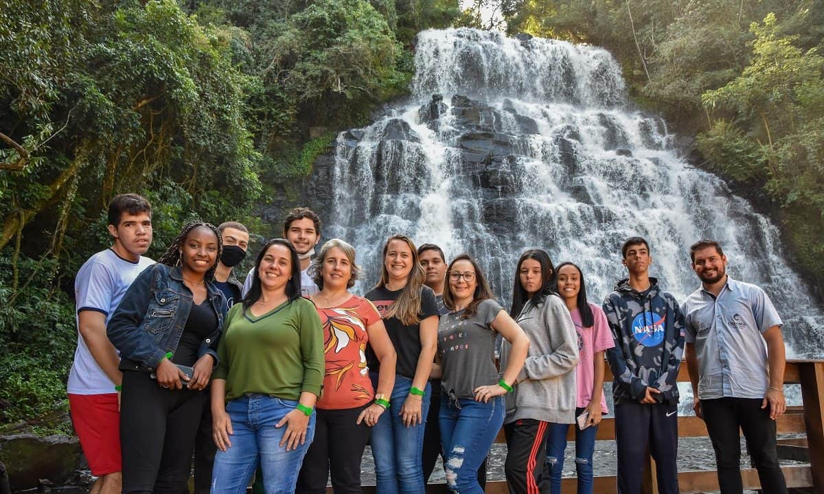Alunos da Escola “Maria Izabel” realizam visita técnica na Cascata