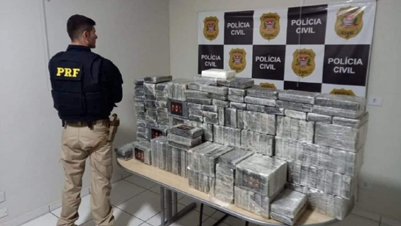 PRF apreende mais de 250 quilos de cocaína em Piraju