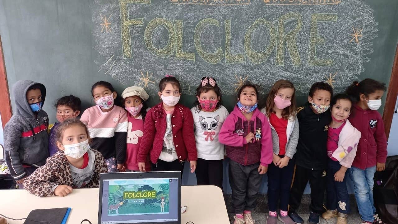 Professores utilizam tecnologia para despertar interesse pelo folclore