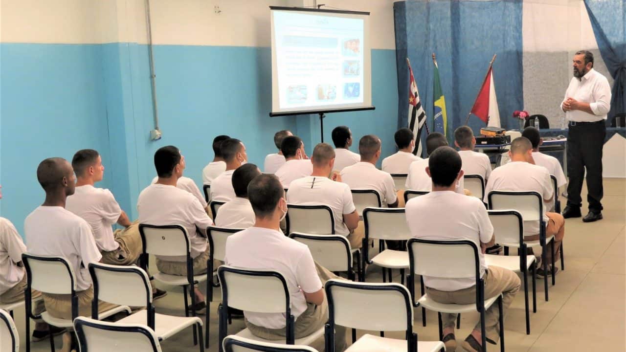 Detentos da Penitenciária de Itatinga participam de ações de reintegração social