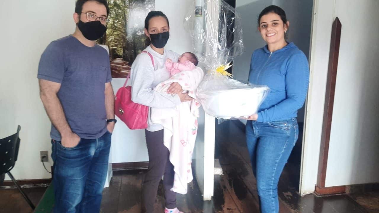 Assistência Social entrega kit-natalidade a gestantes