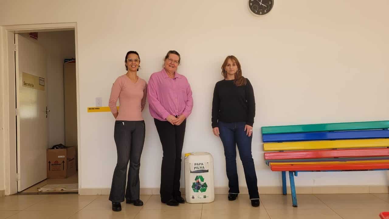 “Papa-pilhas” são instalados em escolas municipais