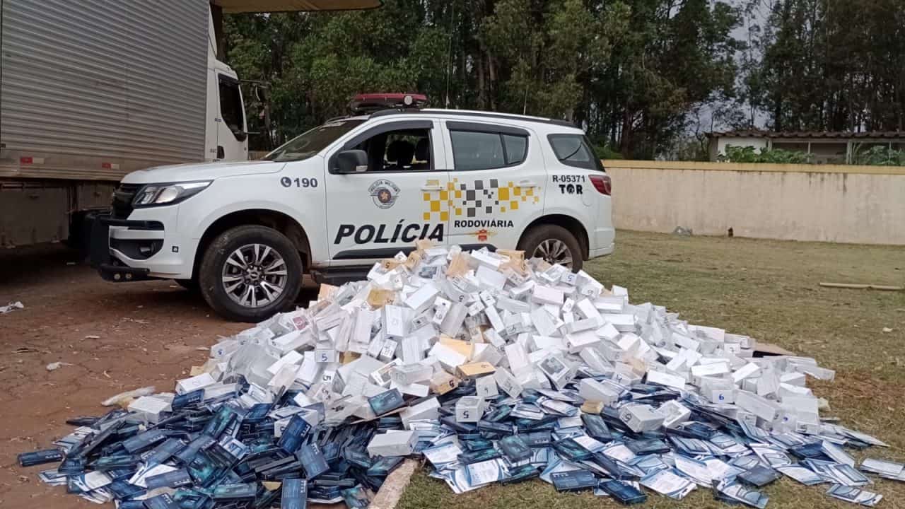 Caminhoneiro é preso com celulares e placas de computador sem nota fiscal em Avaré