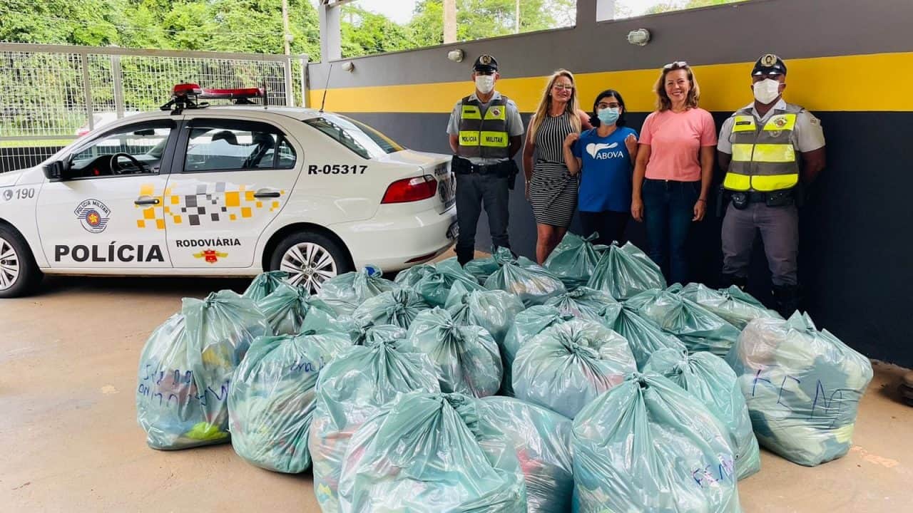 ABOVA encaminha roupas em doação para os atingidos pelas chuvas no litoral de SP