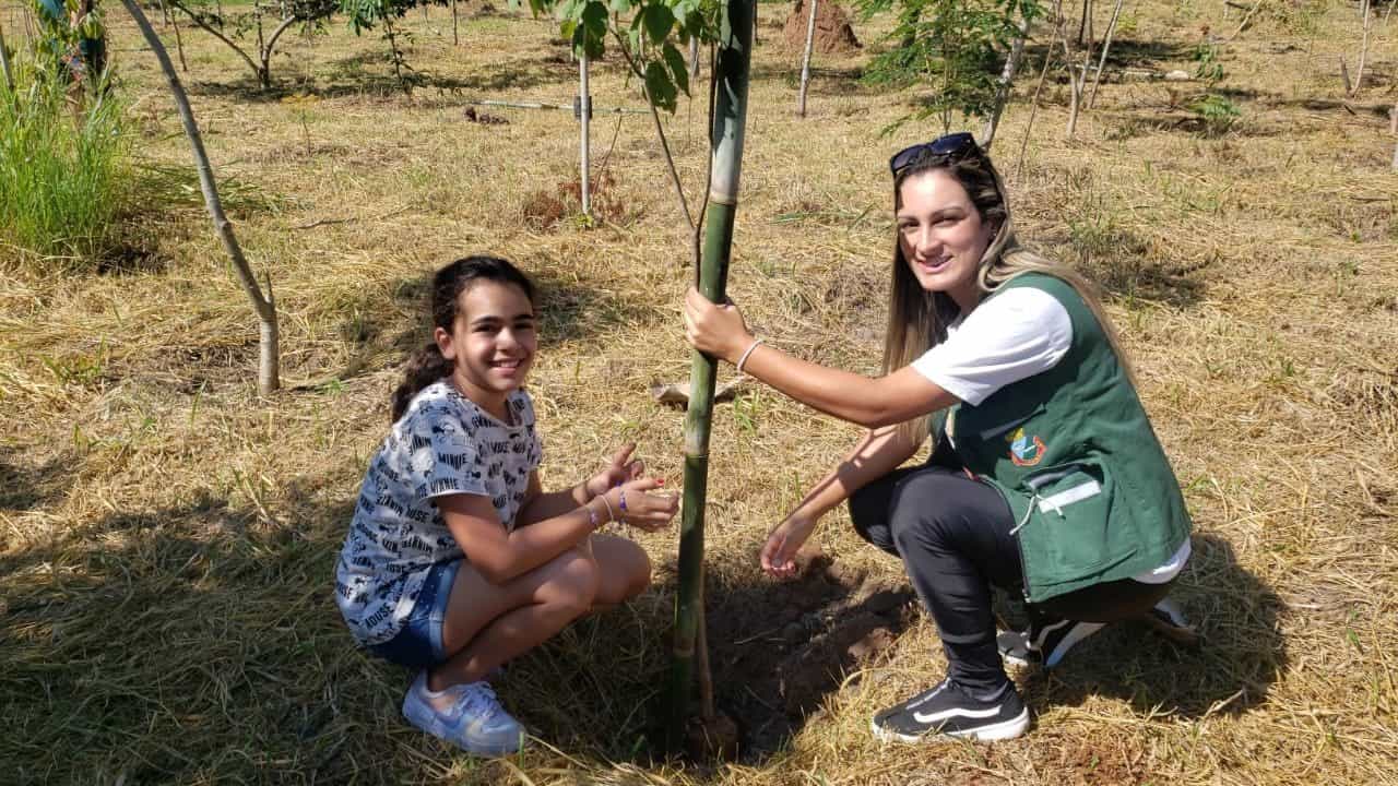 Alunos participam de plantio e visita técnica em ação do Dia Mundial da Água