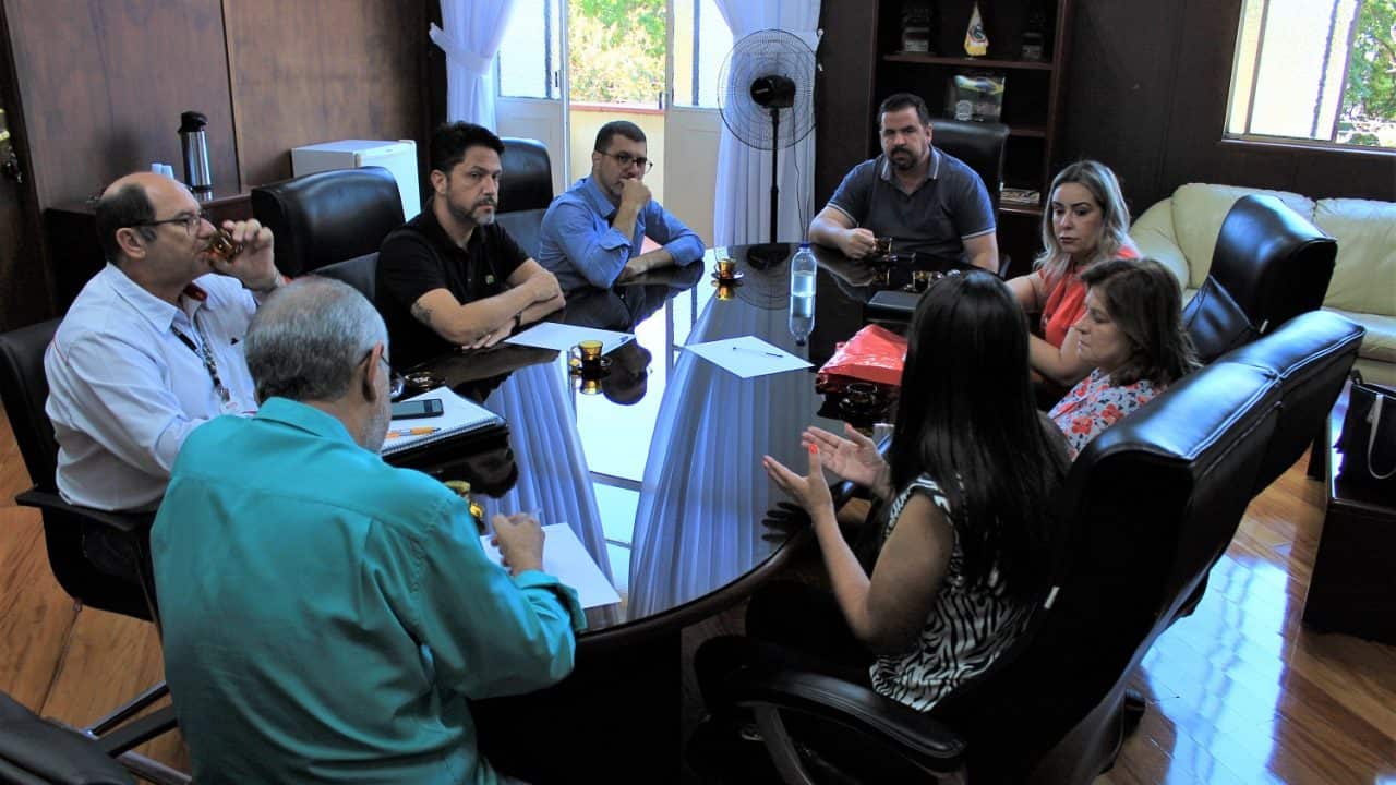 Prefeito Jô Silvestre recebe estudo produzido por CIESP e SENAI