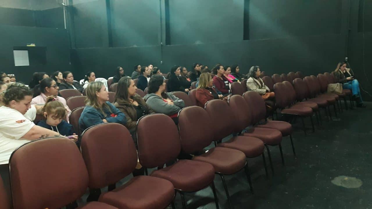 Inclusão é tema de palestra com Auxiliares de Desenvolvimento Infantil