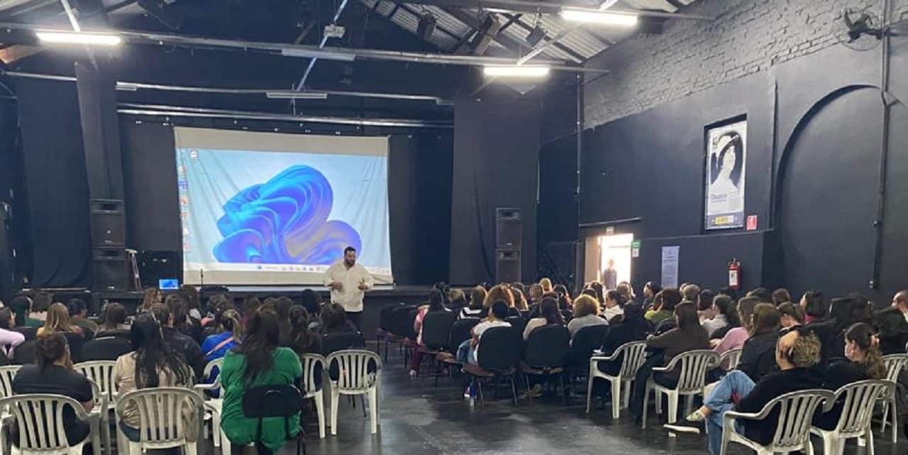 Palestra alerta professores na identificação de violência contra alunos