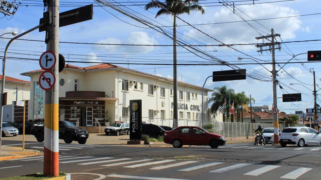 Prefeitura substitui placas de trânsito na região central de Avaré