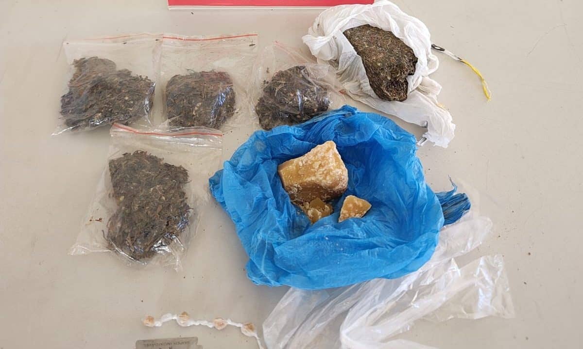 Polícia Civil prende dois por tráfico de drogas durante operação na Vila Esperança