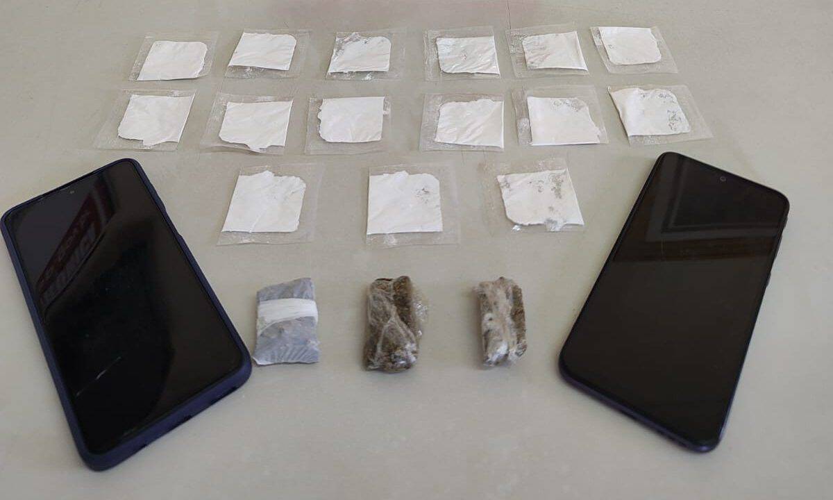 Homem e mulher são presos em flagrante por tráfico de drogas no Bairro Jurumirim