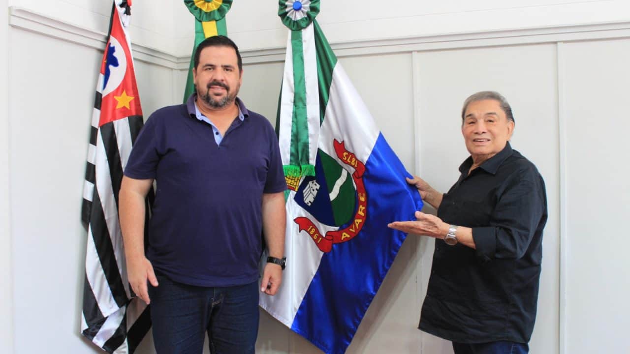 Prefeito Jô Silvestre recebe visita do comediante Dedé Santana